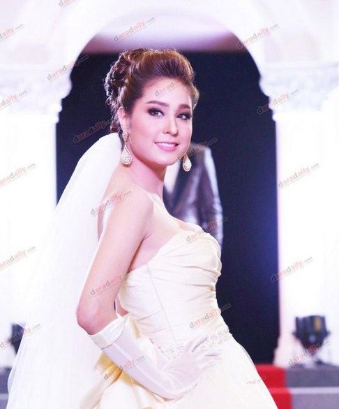 Pic__ขวัญ อุษามณี เดินแบบชุดแต่งงาน FinaleWeddingStudio @The Mall Fabulous Wedding Fair