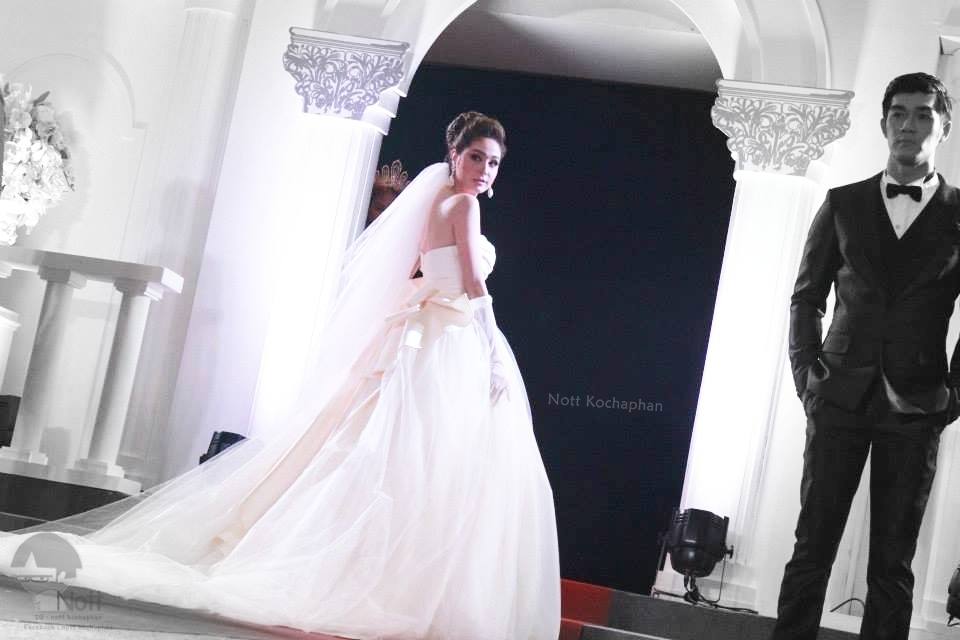 Pic__ขวัญ อุษามณี เดินแบบชุดแต่งงาน FinaleWeddingStudio @The Mall Fabulous Wedding Fair