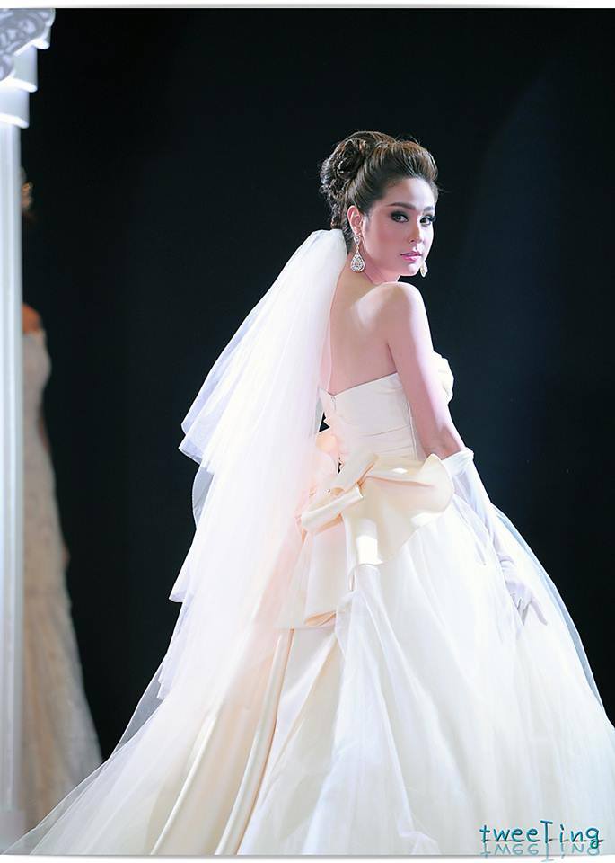 Pic__ขวัญ อุษามณี เดินแบบชุดแต่งงาน FinaleWeddingStudio @The Mall Fabulous Wedding Fair