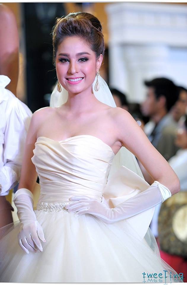 Pic__ขวัญ อุษามณี เดินแบบชุดแต่งงาน FinaleWeddingStudio @The Mall Fabulous Wedding Fair