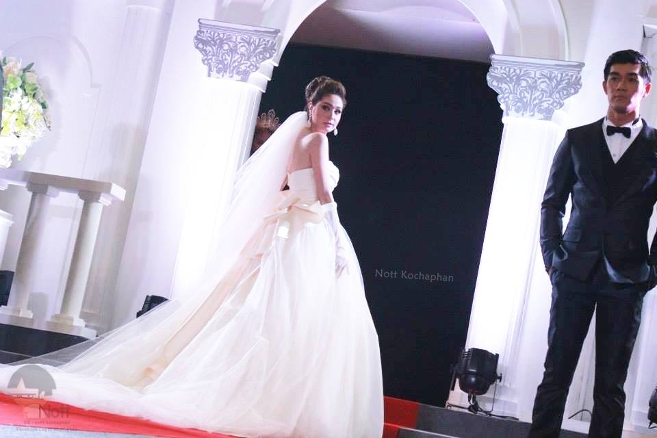 Pic__ขวัญ อุษามณี เดินแบบชุดแต่งงาน FinaleWeddingStudio @The Mall Fabulous Wedding Fair