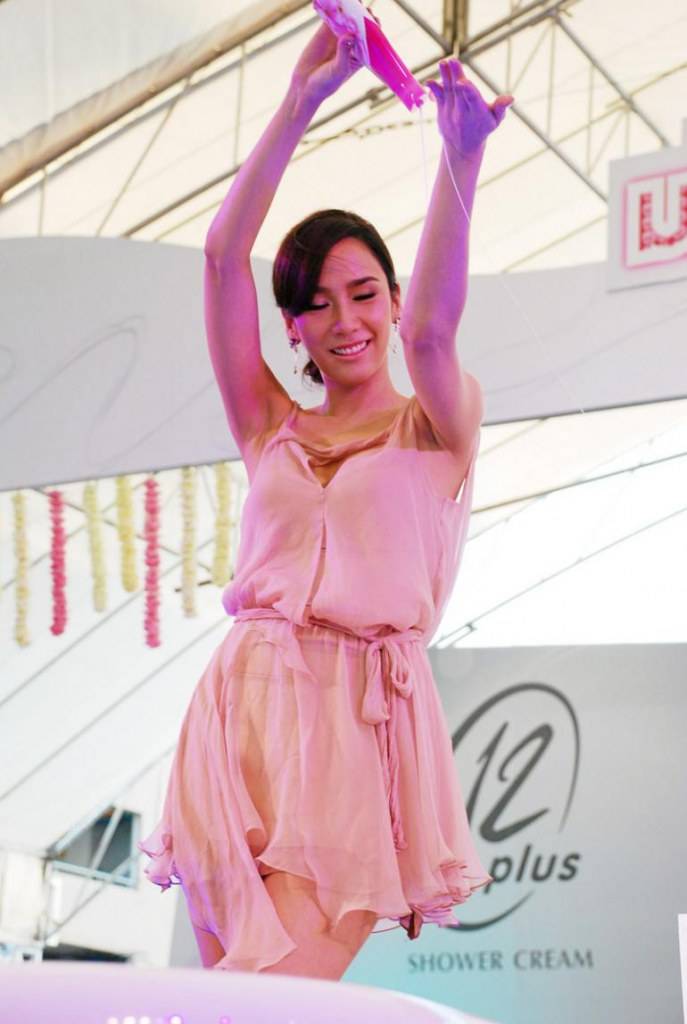 คุณแม่บอกเลย 'อั้ม-แอมป์' ไม่แต่งงานปีนี้