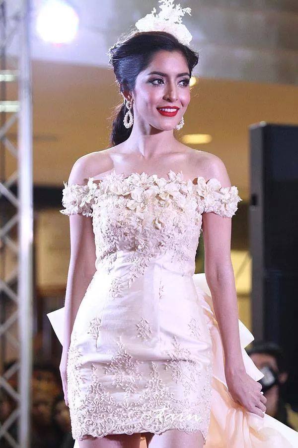 พิ้งกี้ สาวิกา เดินแบบชุดแต่งงาน Finaleweddingmagazine