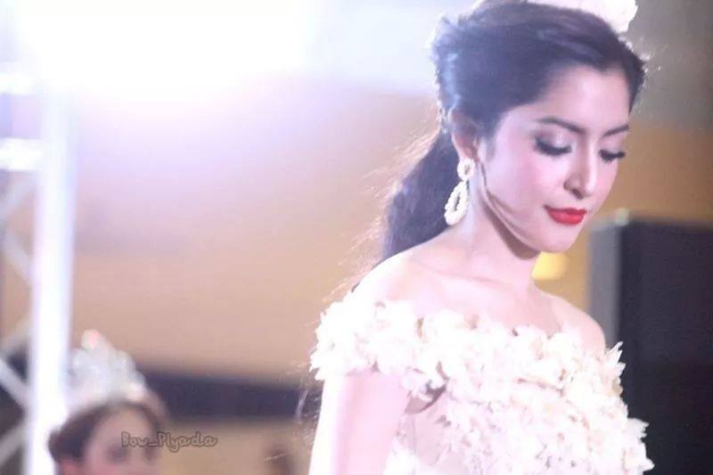 พิ้งกี้ สาวิกา เดินแบบชุดแต่งงาน Finaleweddingmagazine
