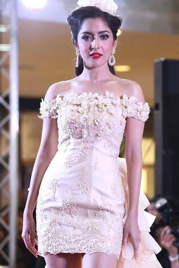 พิ้งกี้ สาวิกา เดินแบบชุดแต่งงาน Finaleweddingmagazine