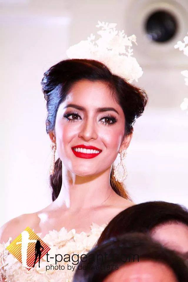 พิ้งกี้ สาวิกา เดินแบบชุดแต่งงาน Finaleweddingmagazine
