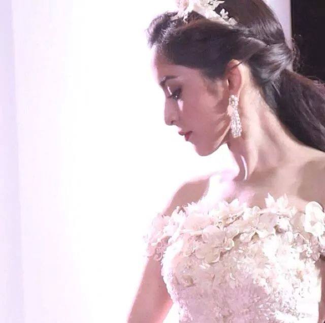 พิ้งกี้ สาวิกา เดินแบบชุดแต่งงาน Finaleweddingmagazine