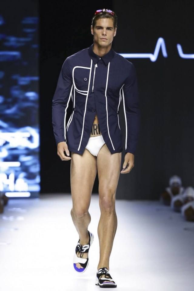 Dirk Bikkembergs SS15 แฟชั่นโชว์