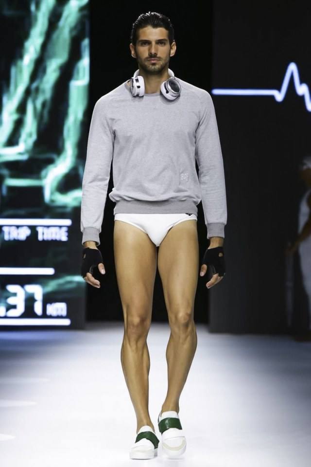 Dirk Bikkembergs SS15 แฟชั่นโชว์