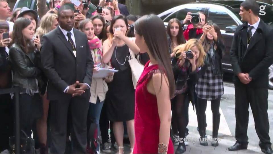 คลิปญาญ่า เดินเข้างาน Paris Haute Couture Fashion Week  แฟชั่นโชว์ของแบรนด์ Chanel