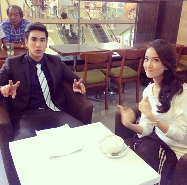 (Pic) ภาพเบื้องหลังถ่ายละคร ของหนุ่มณเดชน์ - แต้ว ณฐพร