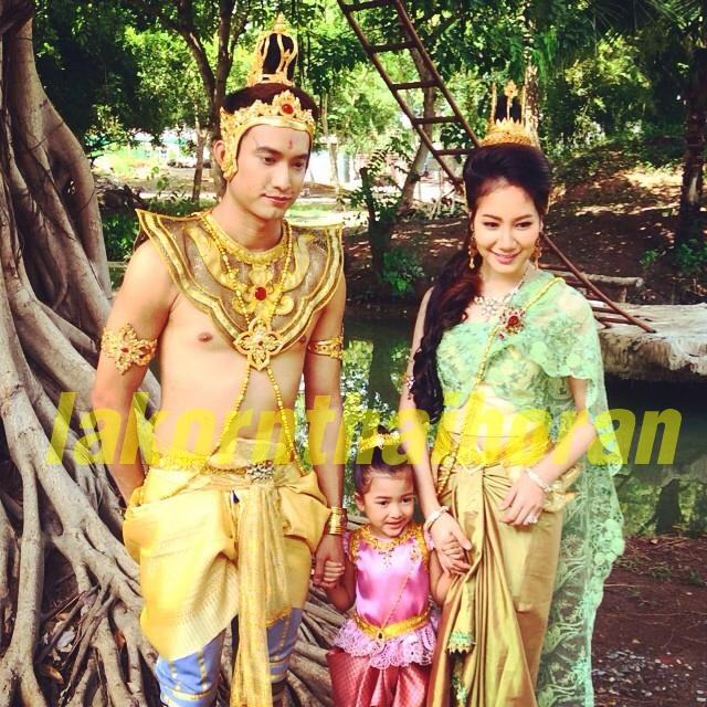 พ่อนางเอก-แม่นางเอก-ยอพระกลิ่นตอนเด็ก