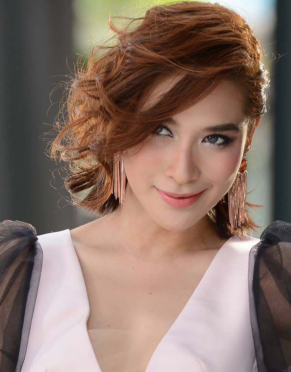 พลอย เฌอมาลย์ @ Mistine 3D Brows' Secret Brow Set