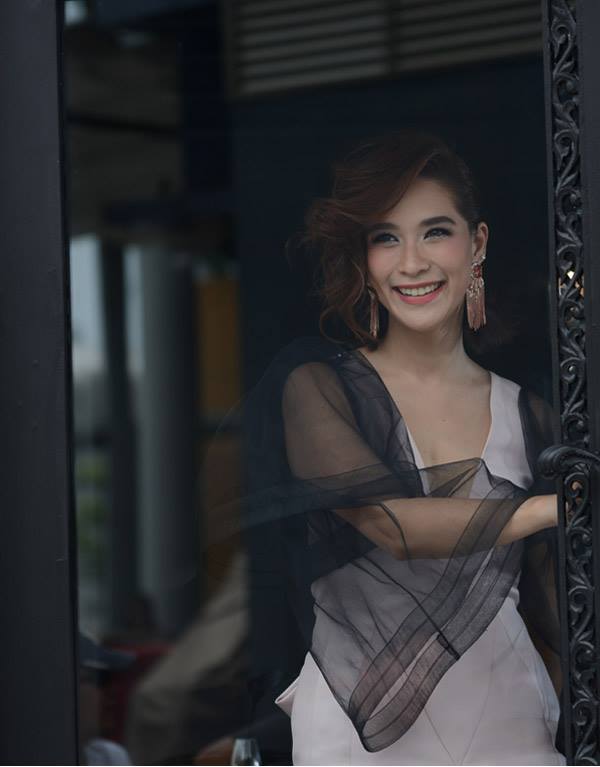 พลอย เฌอมาลย์ @ Mistine 3D Brows' Secret Brow Set