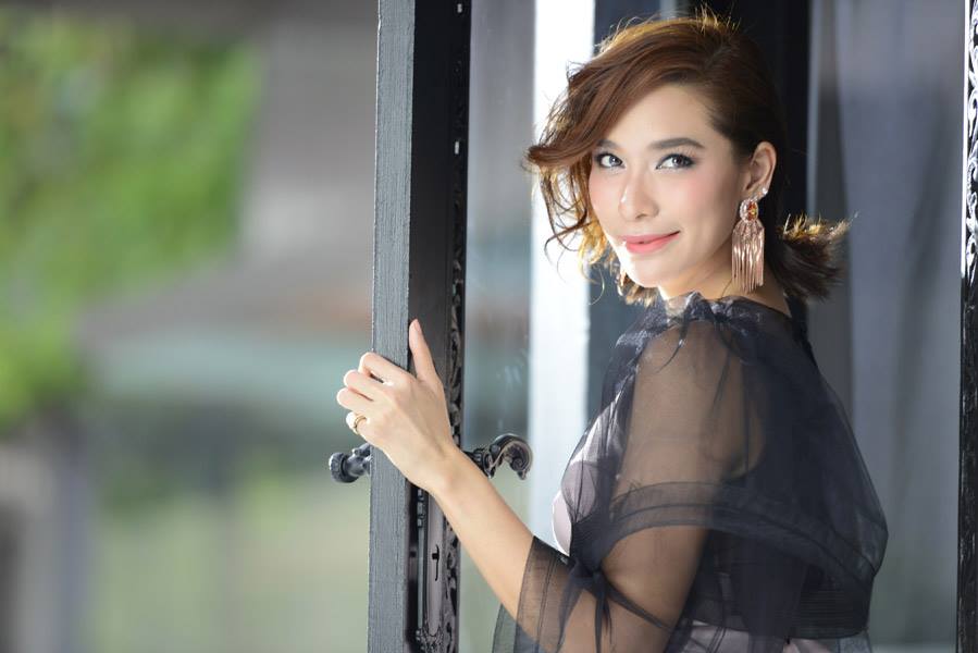 พลอย เฌอมาลย์ @ Mistine 3D Brows' Secret Brow Set