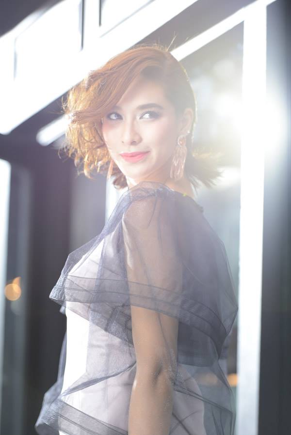 พลอย เฌอมาลย์ @ Mistine 3D Brows' Secret Brow Set