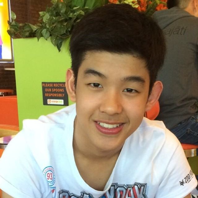 ยั่วให้อยากแล้วจาก ชุดหนุ่มน้อย น่าม่อ