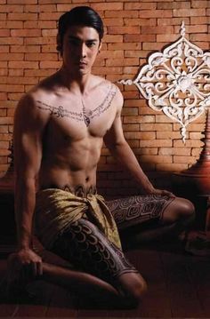 GUYS WITH TATTOOS