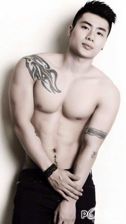 GUYS WITH TATTOOS