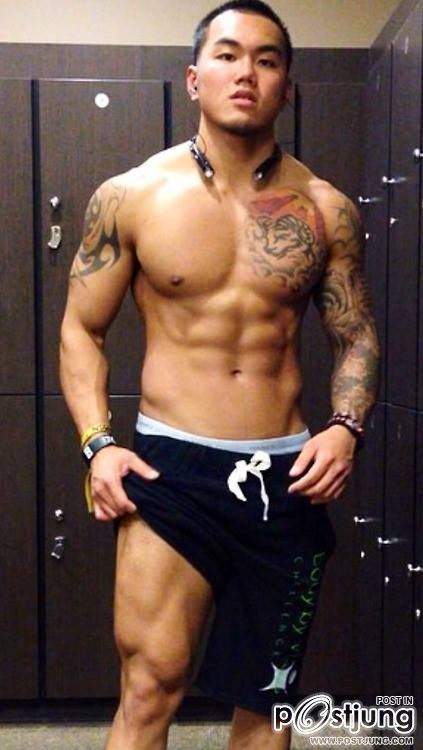 GUYS WITH TATTOOS