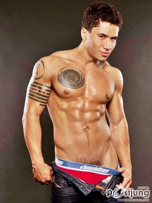 GUYS WITH TATTOOS