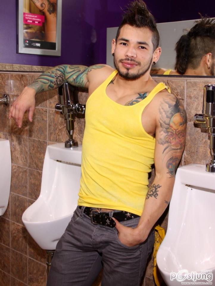 GUYS WITH TATTOOS