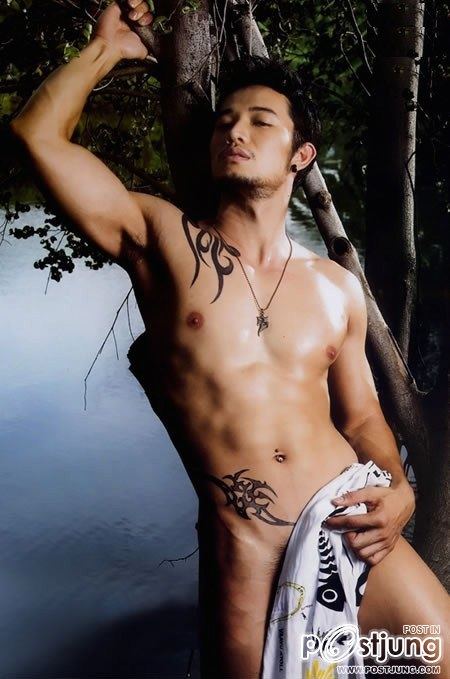 GUYS WITH TATTOOS