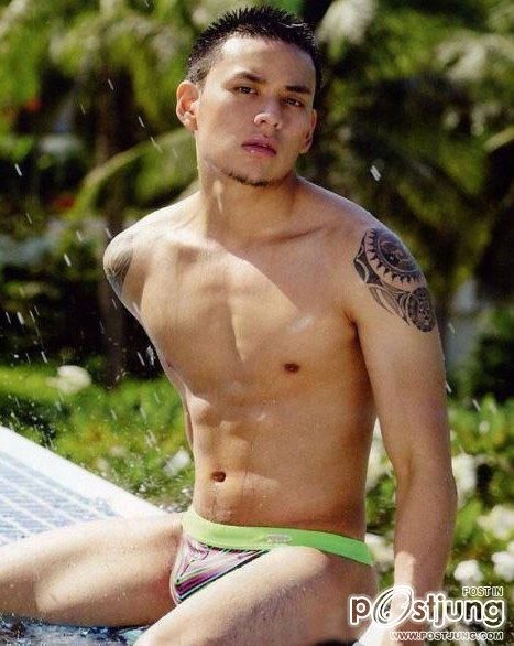 GUYS WITH TATTOOS