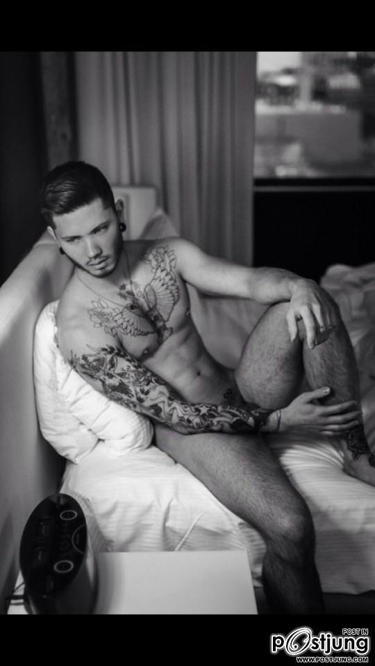 GUYS WITH TATTOOS