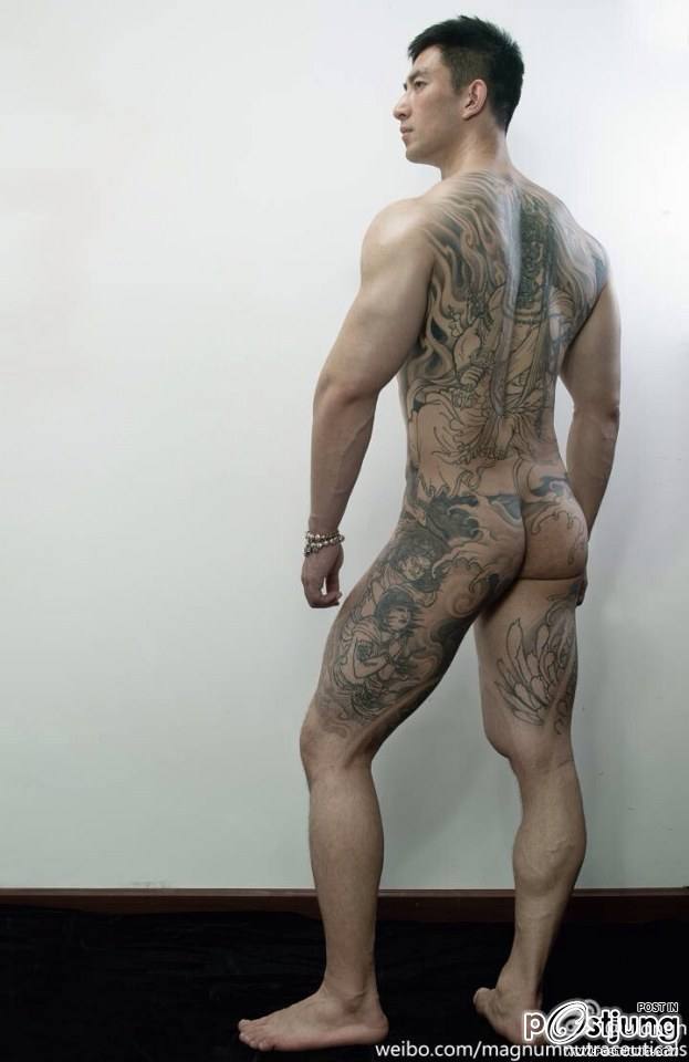 GUYS WITH TATTOOS