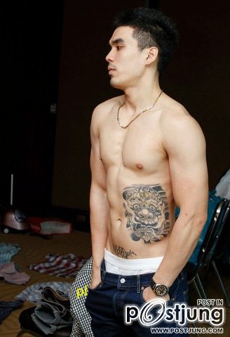 GUYS WITH TATTOOS