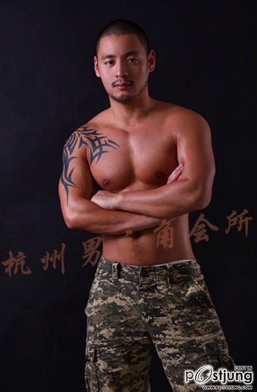 GUYS WITH TATTOOS
