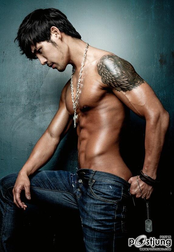 GUYS WITH TATTOOS