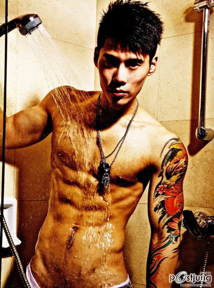 GUYS WITH TATTOOS