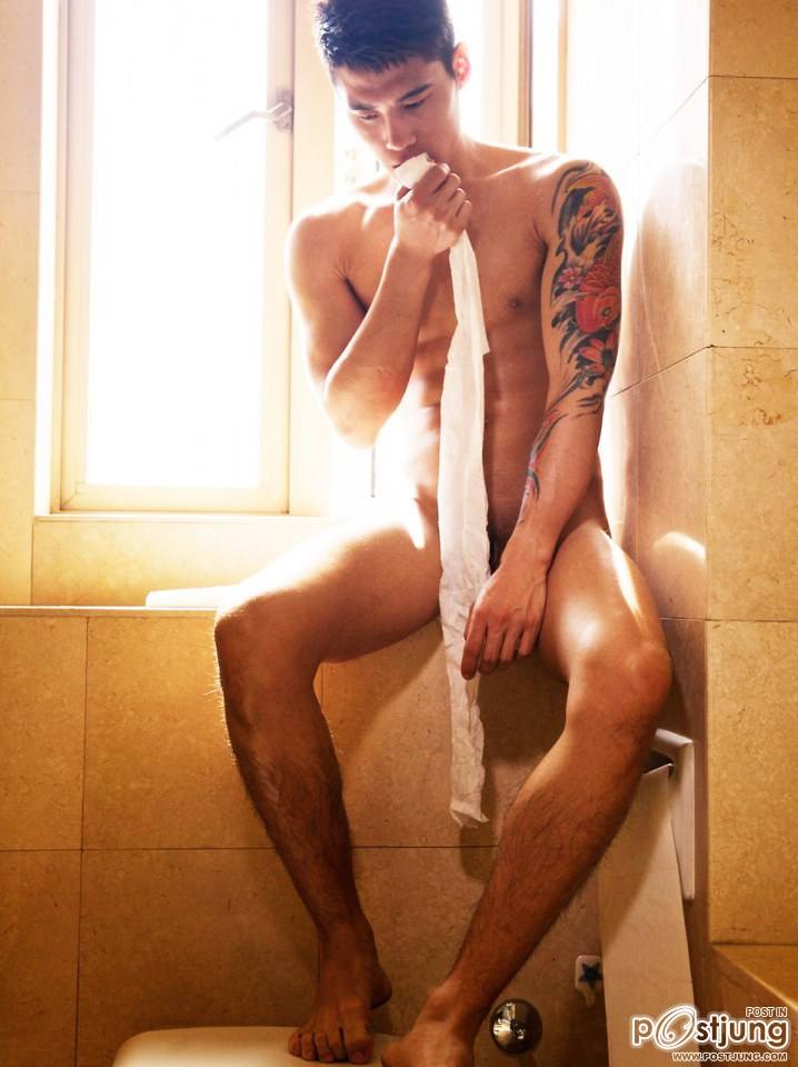 GUYS WITH TATTOOS