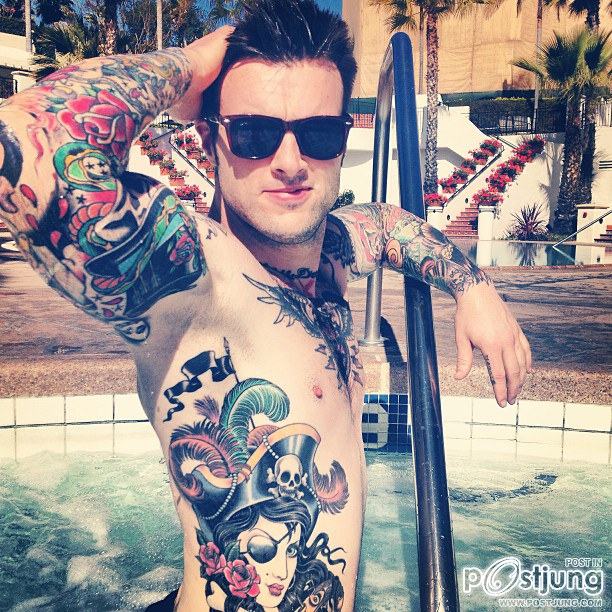 GUYS WITH TATTOOS