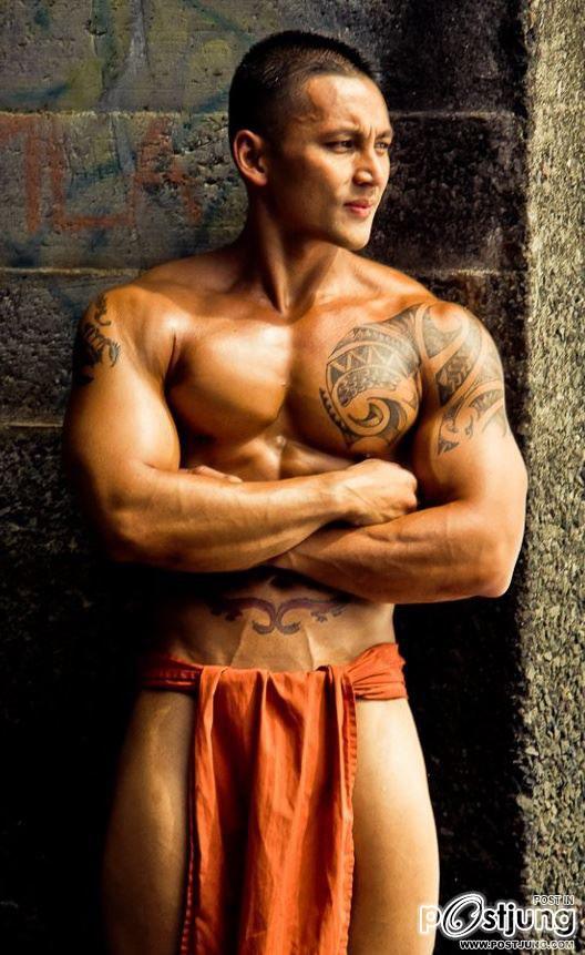 GUYS WITH TATTOOS
