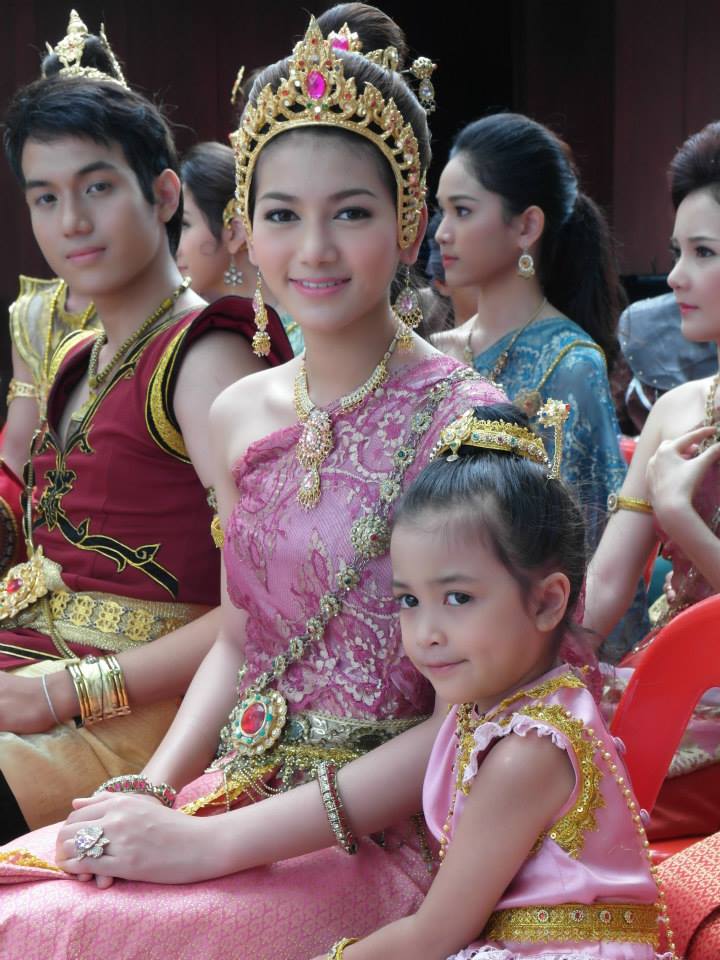 เพชร นพรัตน์ ประเสริฐสุข พระเอกหน้าใหม่ละครพื้นบ้านเรื่อง ยอพระกลิ่น