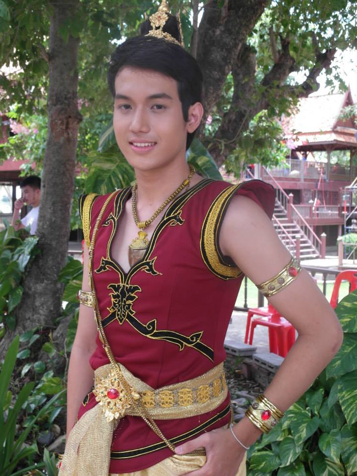 เพชร นพรัตน์ ประเสริฐสุข พระเอกหน้าใหม่ละครพื้นบ้านเรื่อง ยอพระกลิ่น