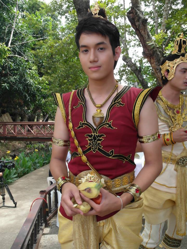เพชร นพรัตน์ ประเสริฐสุข พระเอกหน้าใหม่ละครพื้นบ้านเรื่อง ยอพระกลิ่น