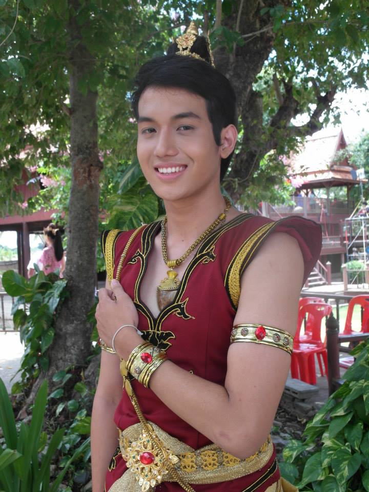 เพชร นพรัตน์ ประเสริฐสุข พระเอกหน้าใหม่ละครพื้นบ้านเรื่อง ยอพระกลิ่น