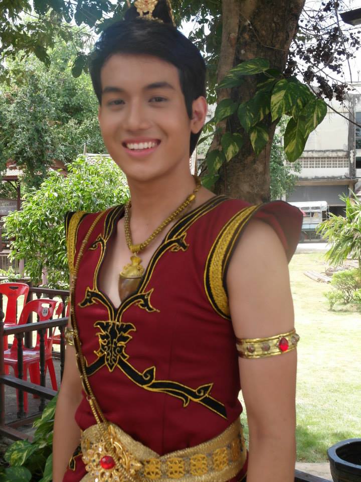 เพชร นพรัตน์ ประเสริฐสุข พระเอกหน้าใหม่ละครพื้นบ้านเรื่อง ยอพระกลิ่น