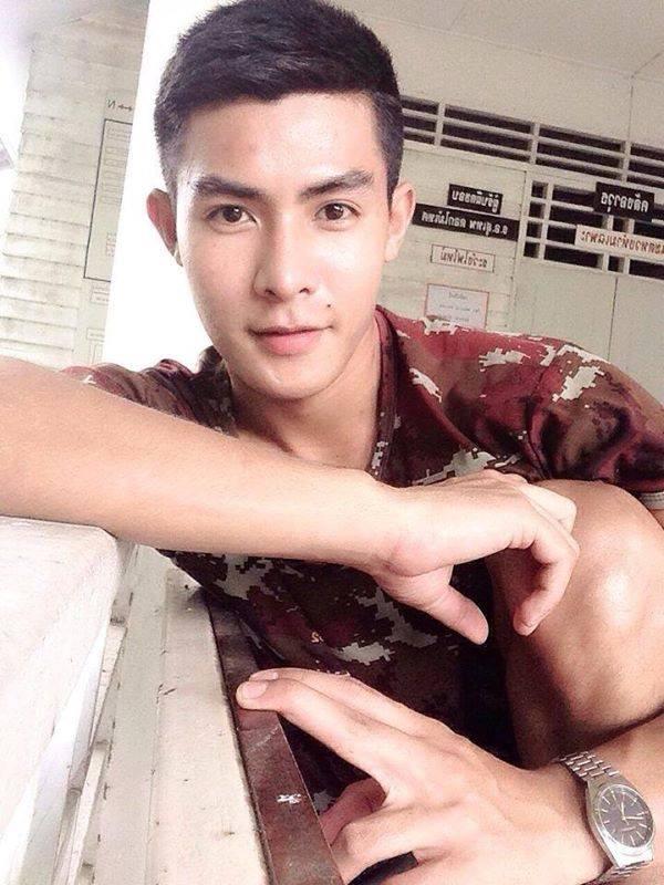 ทหารคนหล่อ