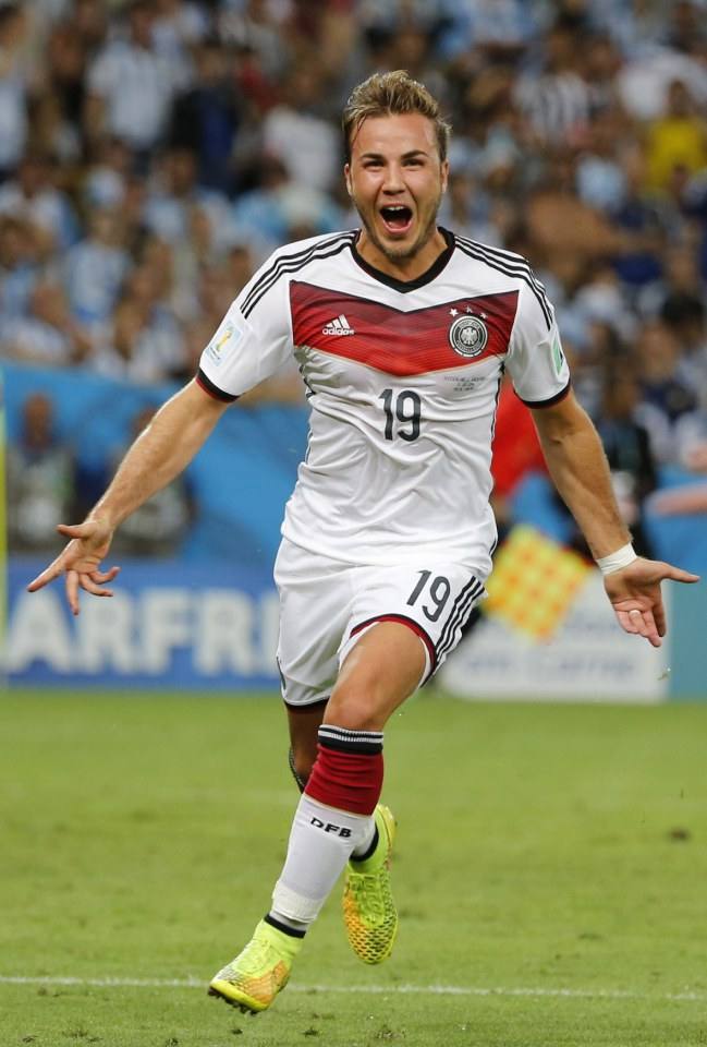 Mario G&ouml;tze  นักเตะเยอรมันที่ยิงประตู ทำให้ทีมเยอรมันคว้าแชมป์โลก