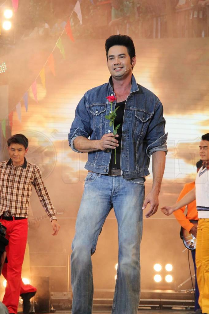 หนุ่ม เอก-รังสิโรจน์ ส่งเพลง ข้าด้อยเพียงดิน มาอ้อนแฟนๆ ให้ดูน่าสงสารยิ่งขึ้น