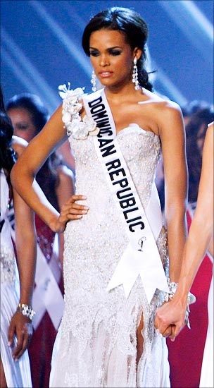 ยังจำสาวผิวเข้ม หน้าคมคนนนี้ได้หรือเปล่า Miss Dominican Republic 2009 Ada Aimee de la Cruz