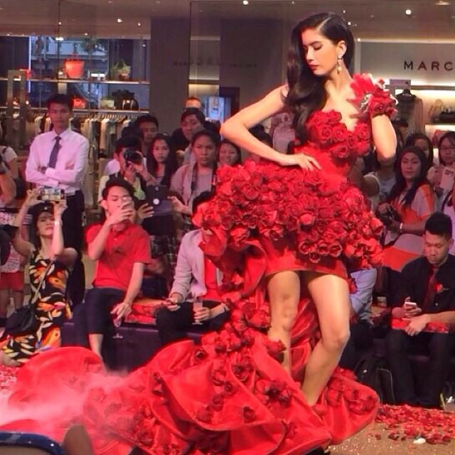 ปู ไปรยา สวยหรูอลังการ งานเปิดตัวน้ำยาปรับผ้านุ่ม .