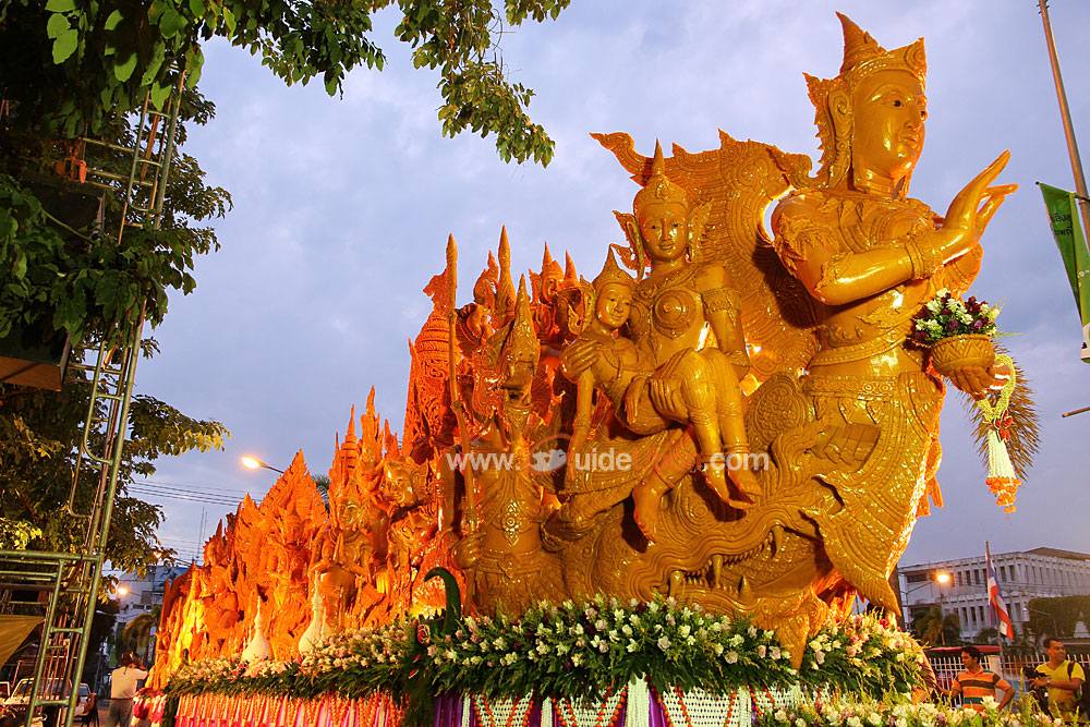 รางวัลชนะเลิศ ต้นเทียนพรรษา ประเภทแกะสลัก ขนาดใหญ่ ได้แก่ วัดผาสุการาม
