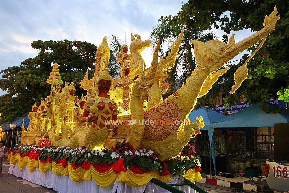 รางวัลชนะเลิศ ต้นเทียนพรรษา ประเภทติดพิมพ์ ขนาดกลาง ได้แก่ มหาวิทยาลัยมหาจุฬาลงกรณ์ราชวิทยาลัย