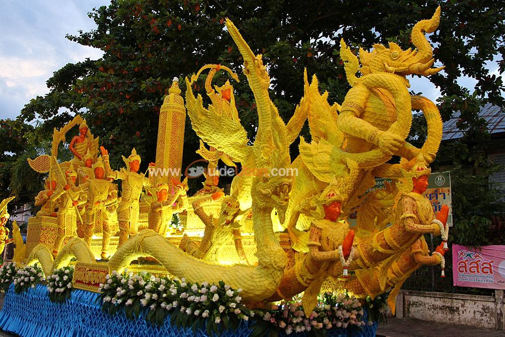รางวัลรองชนะเลิศอันดับ 2 ต้นเทียนพรรษา ประเภทติดพิมพ์ ขนาดกลาง ได้แก่ ชุมชนวัดพลแพน